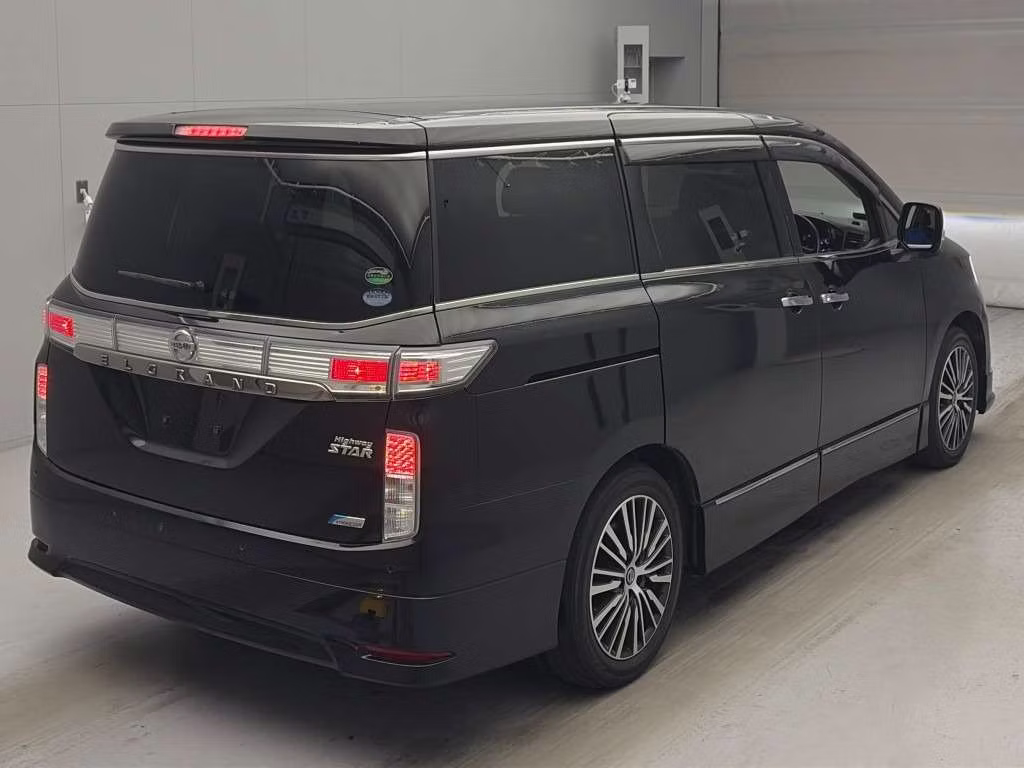 NISSAN ELGRAND
