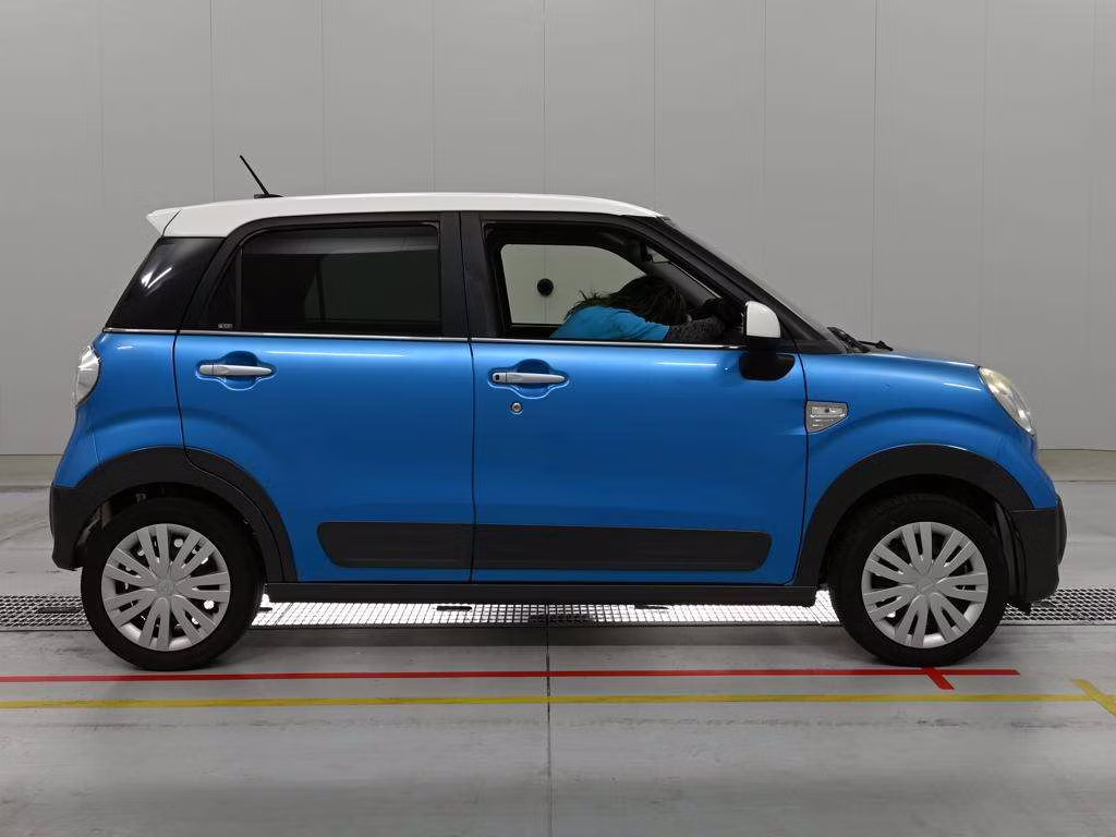 DAIHATSU CAST