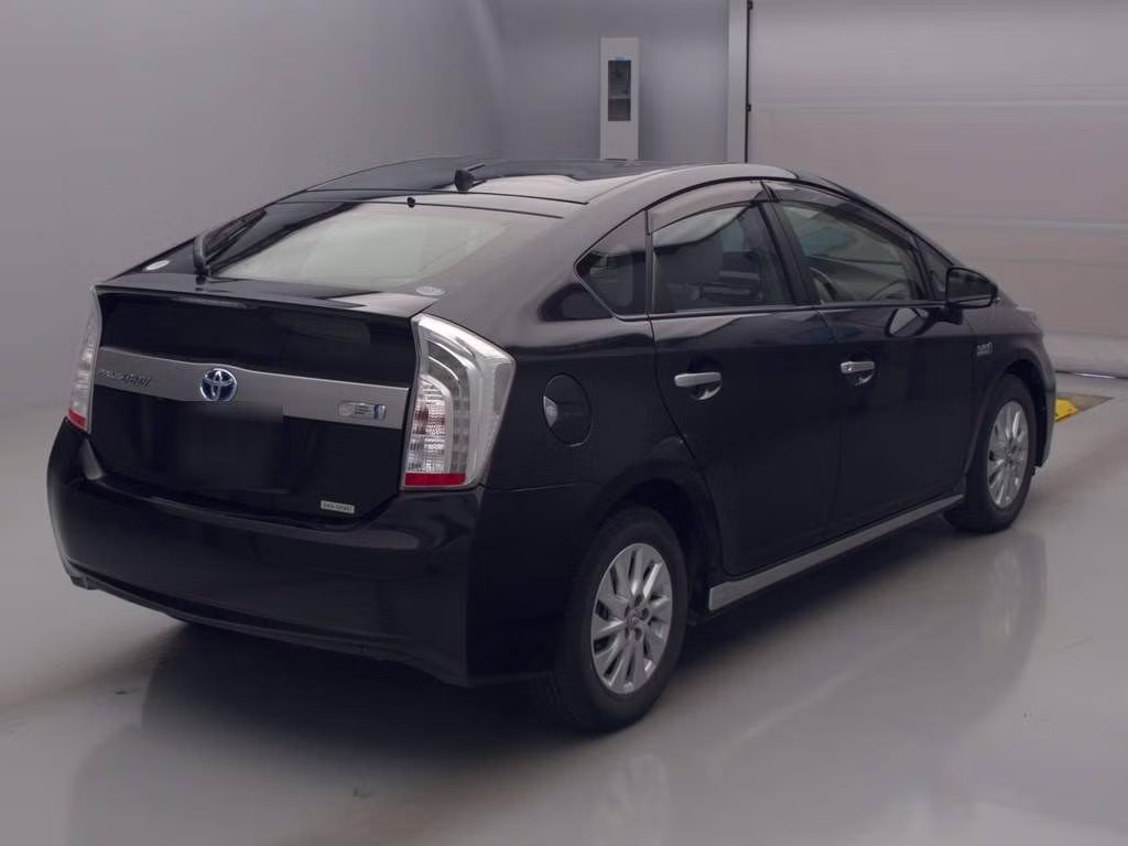 TOYOTA PRIUS PHV