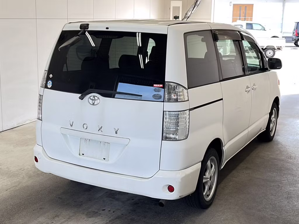 TOYOTA VOXY