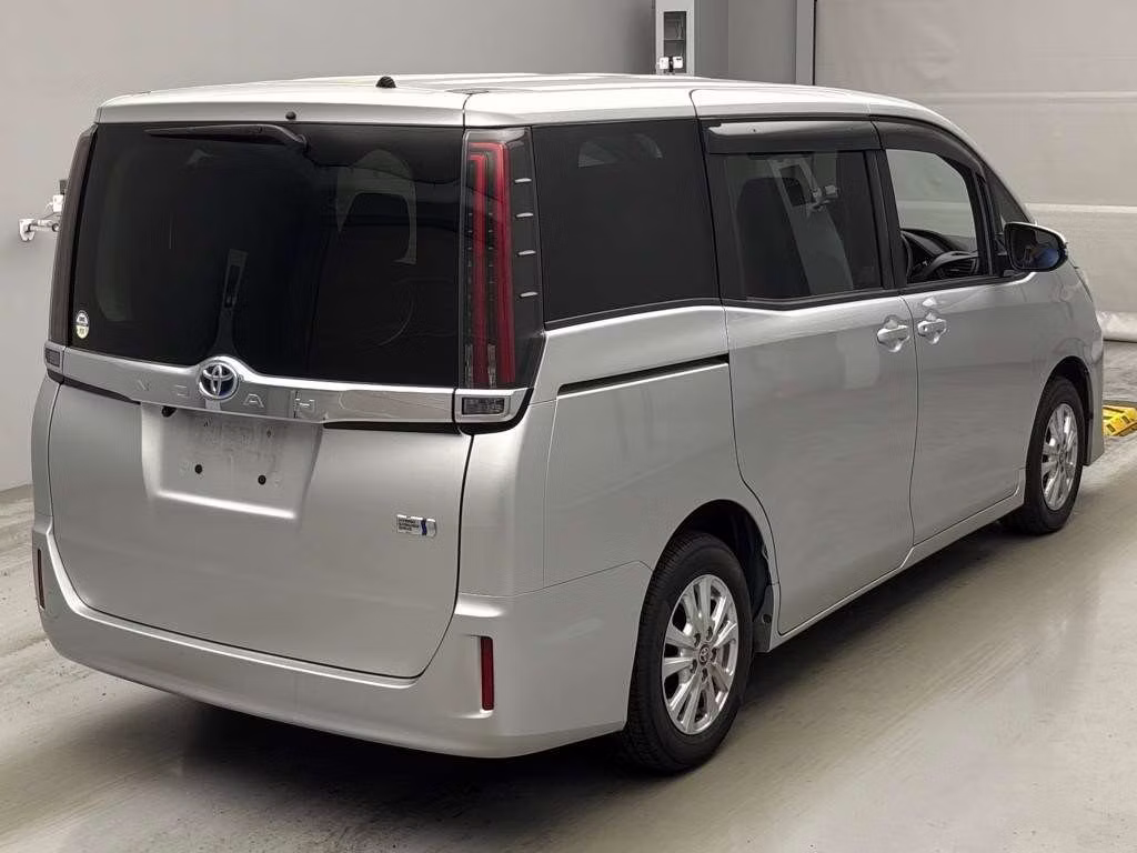 TOYOTA NOAH