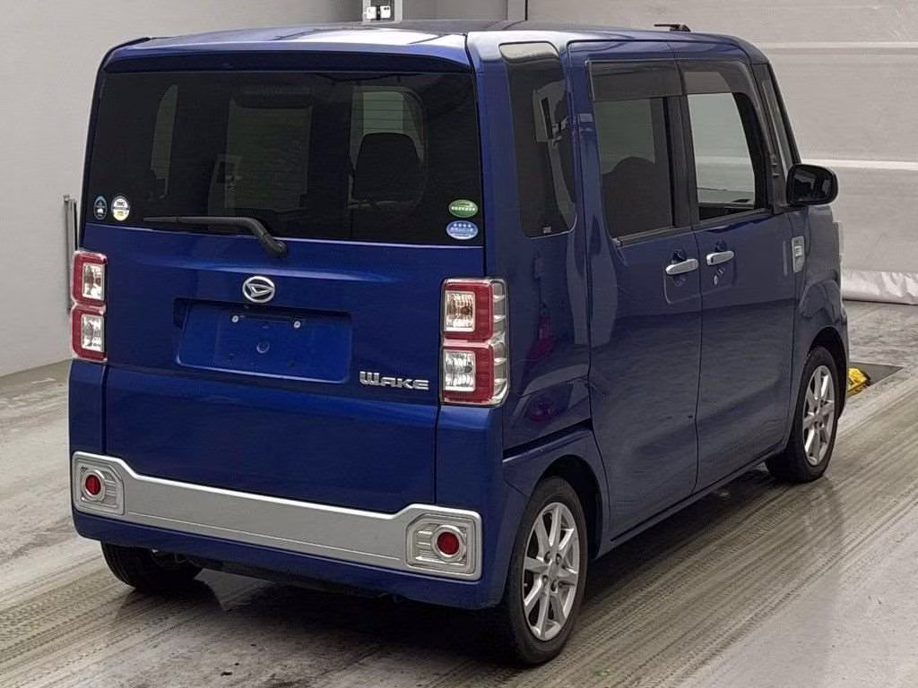 DAIHATSU WAKE