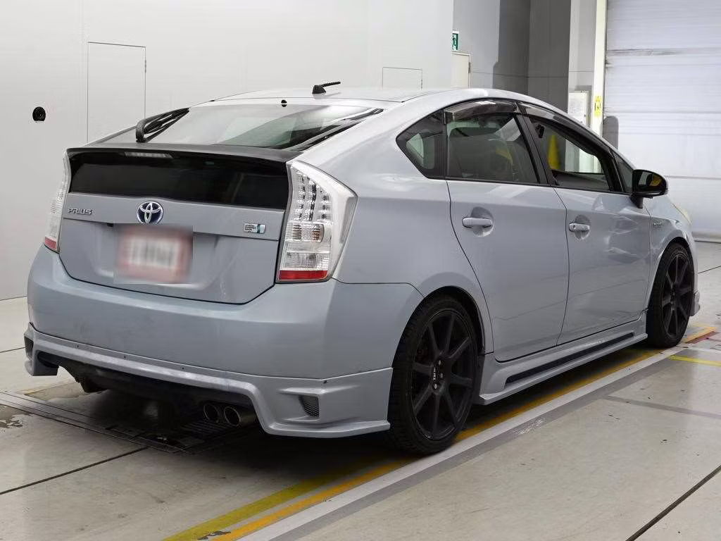 TOYOTA PRIUS