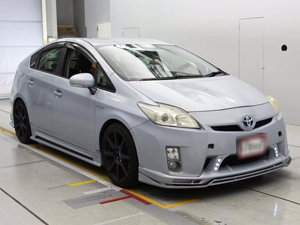 TOYOTA PRIUS