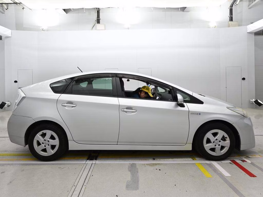TOYOTA PRIUS