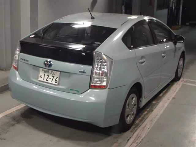 TOYOTA PRIUS