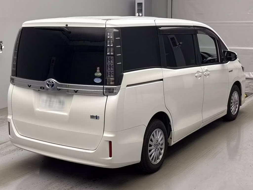 TOYOTA VOXY