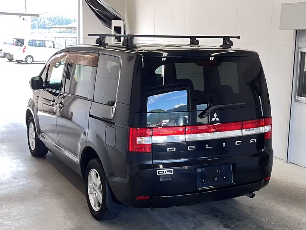 MITSUBISHI DELICA D:5