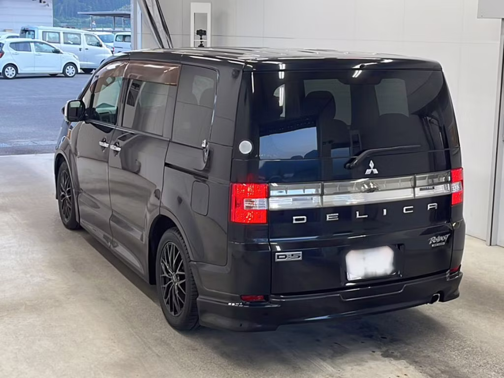 MITSUBISHI DELICA D:5