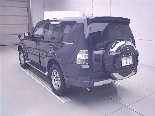 MITSUBISHI PAJERO