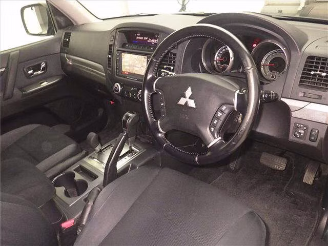 MITSUBISHI PAJERO
