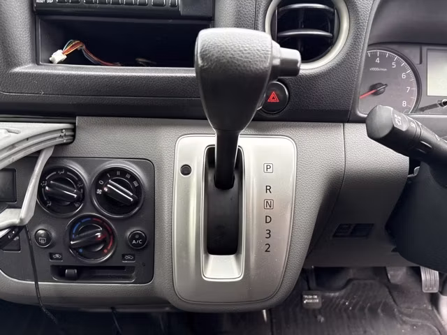 NISSAN NV350 CARAVAN