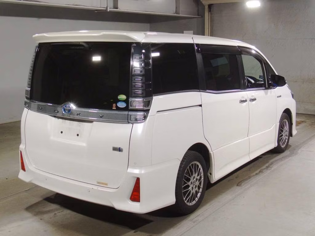 TOYOTA VOXY