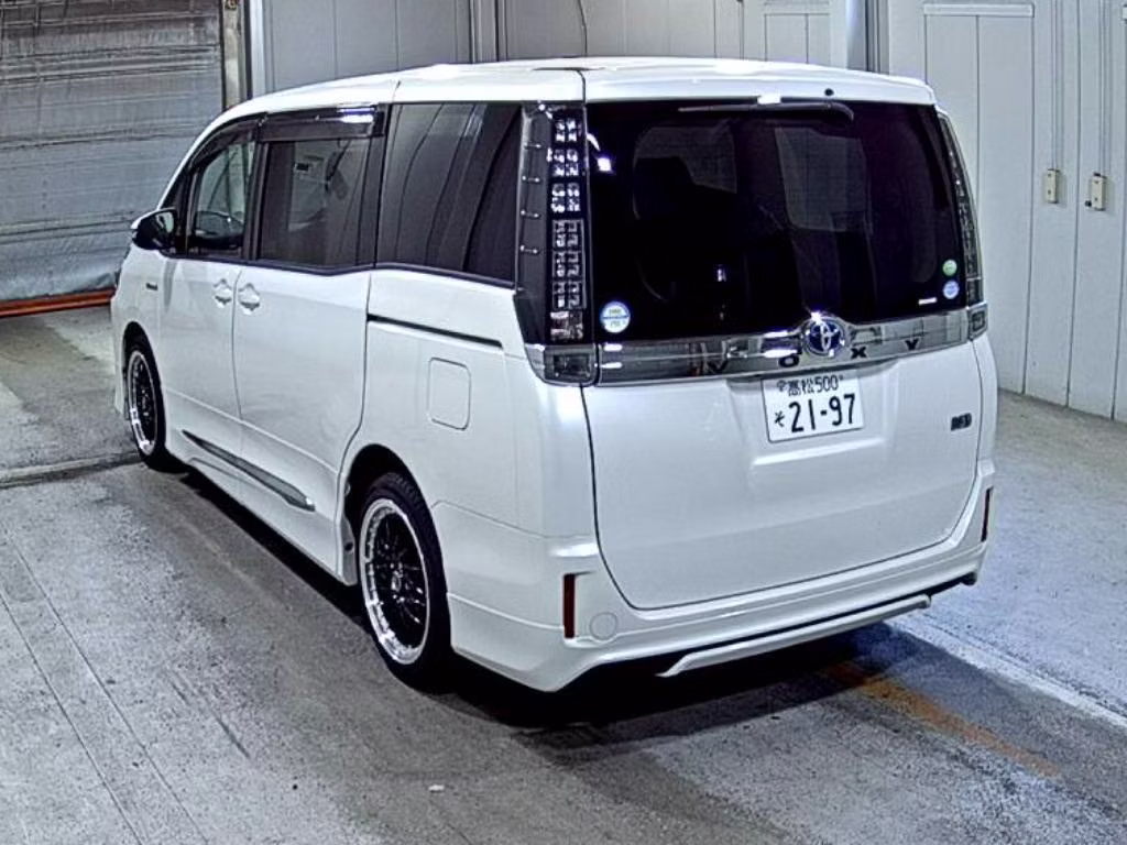 TOYOTA VOXY