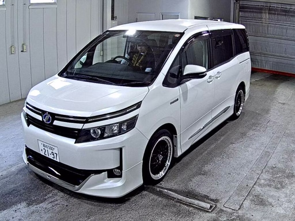 TOYOTA VOXY