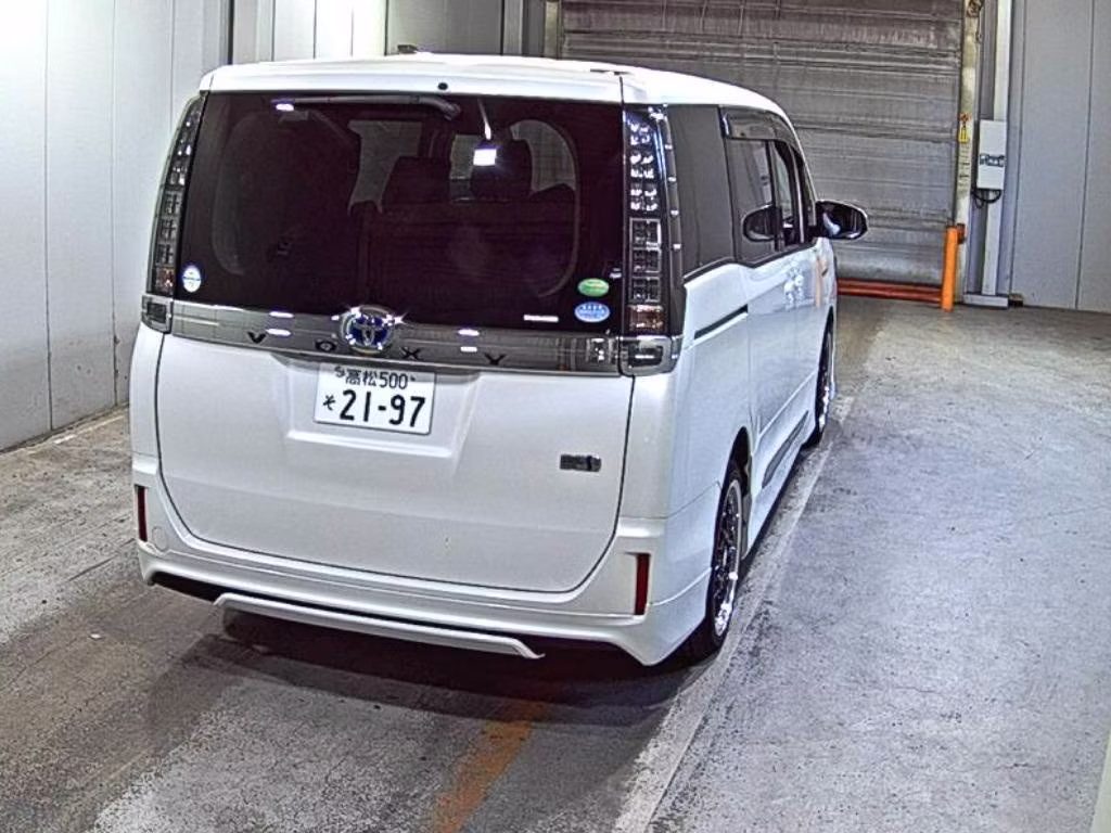 TOYOTA VOXY