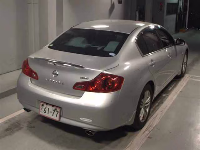 NISSAN SKYLINE