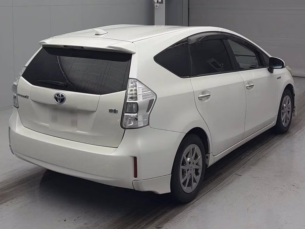 TOYOTA PRIUS ALPHA