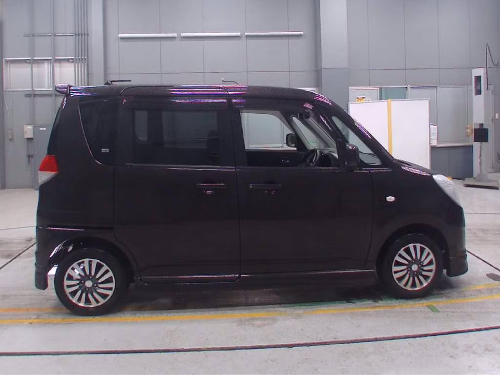 MITSUBISHI DELICA D:2
