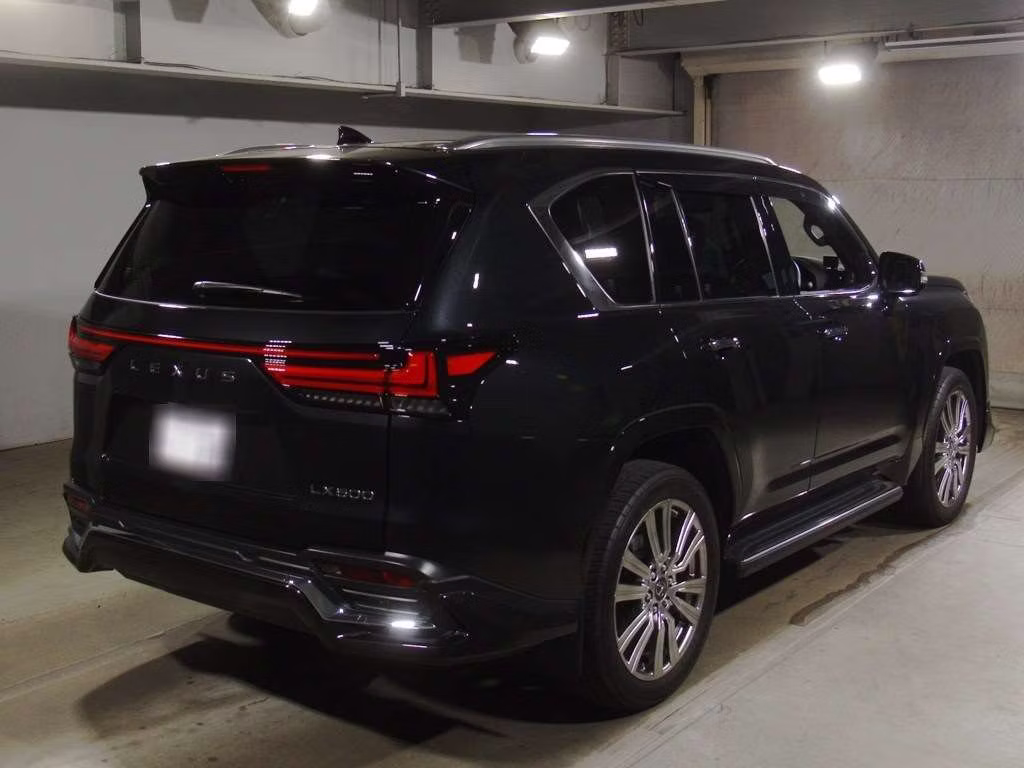 LEXUS LX600