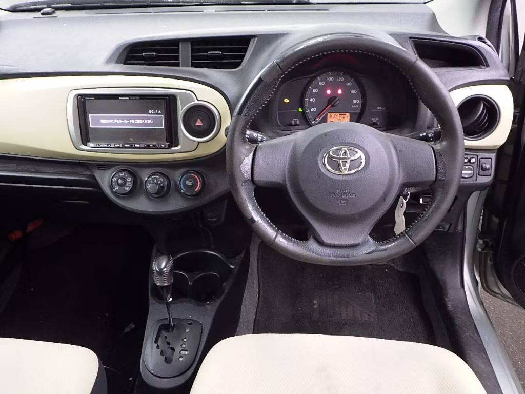 TOYOTA VITZ
