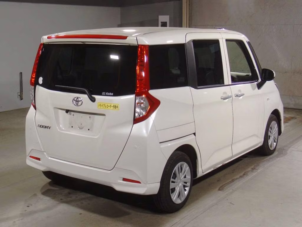 TOYOTA ROOMY