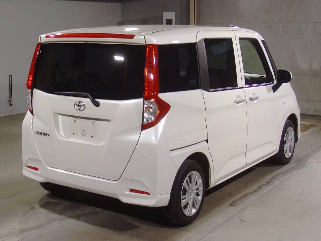 TOYOTA ROOMY