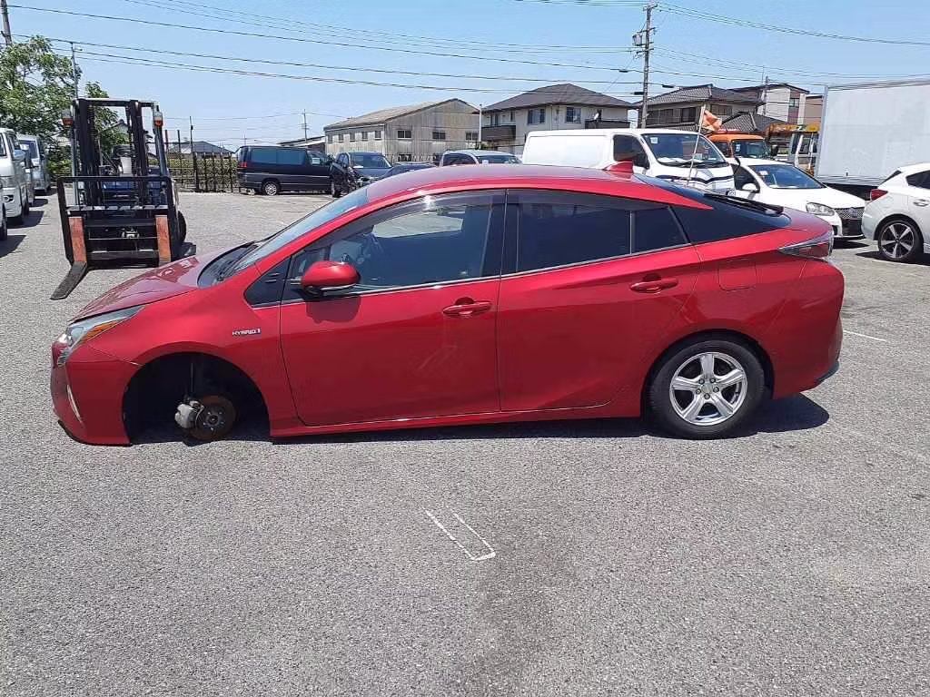 TOYOTA PRIUS