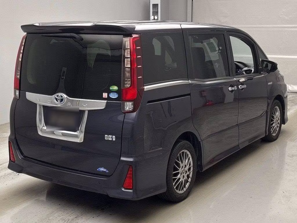 TOYOTA NOAH