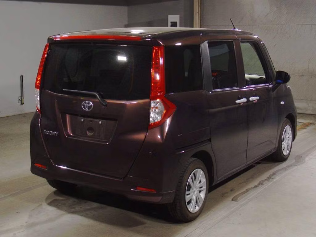 TOYOTA ROOMY