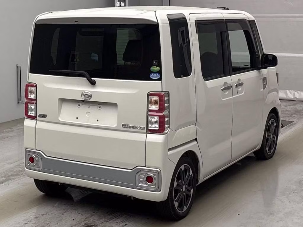 DAIHATSU WAKE