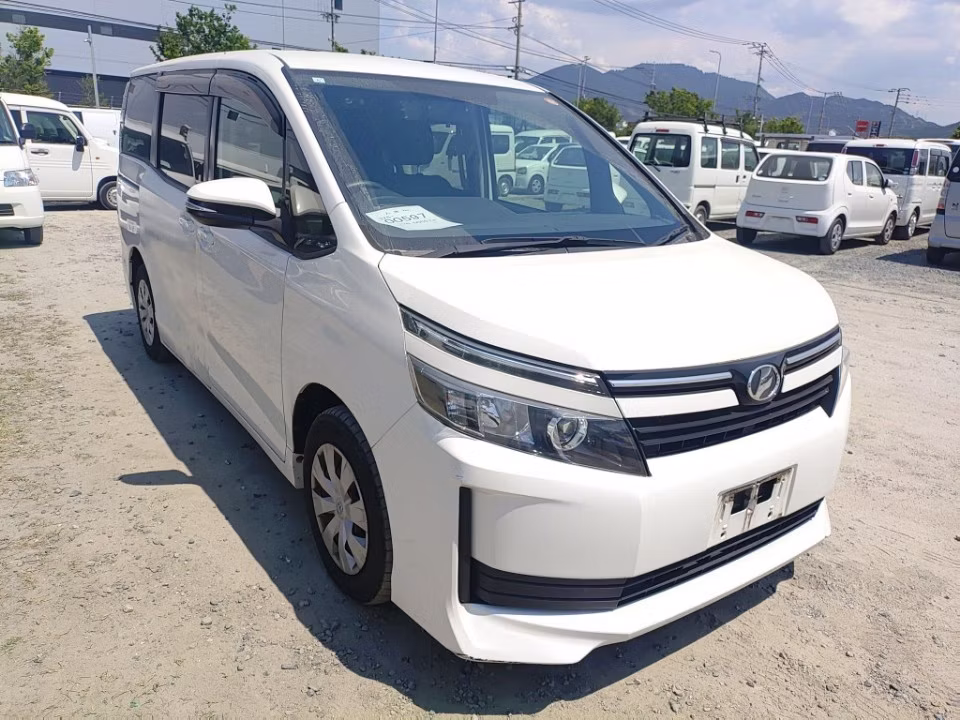 TOYOTA VOXY