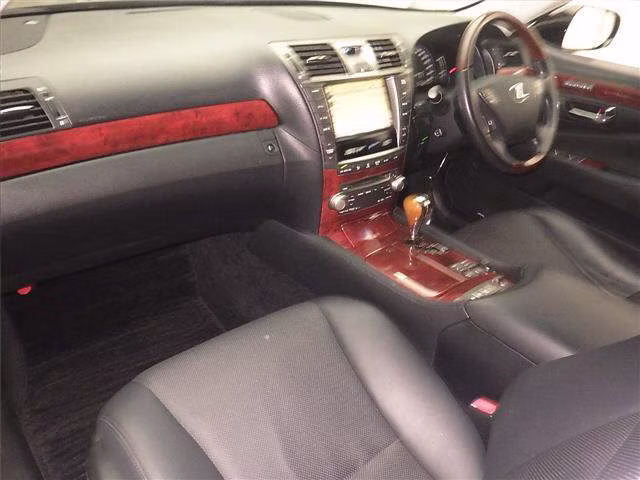 LEXUS LS600H