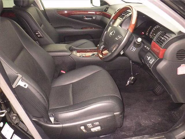 LEXUS LS600H