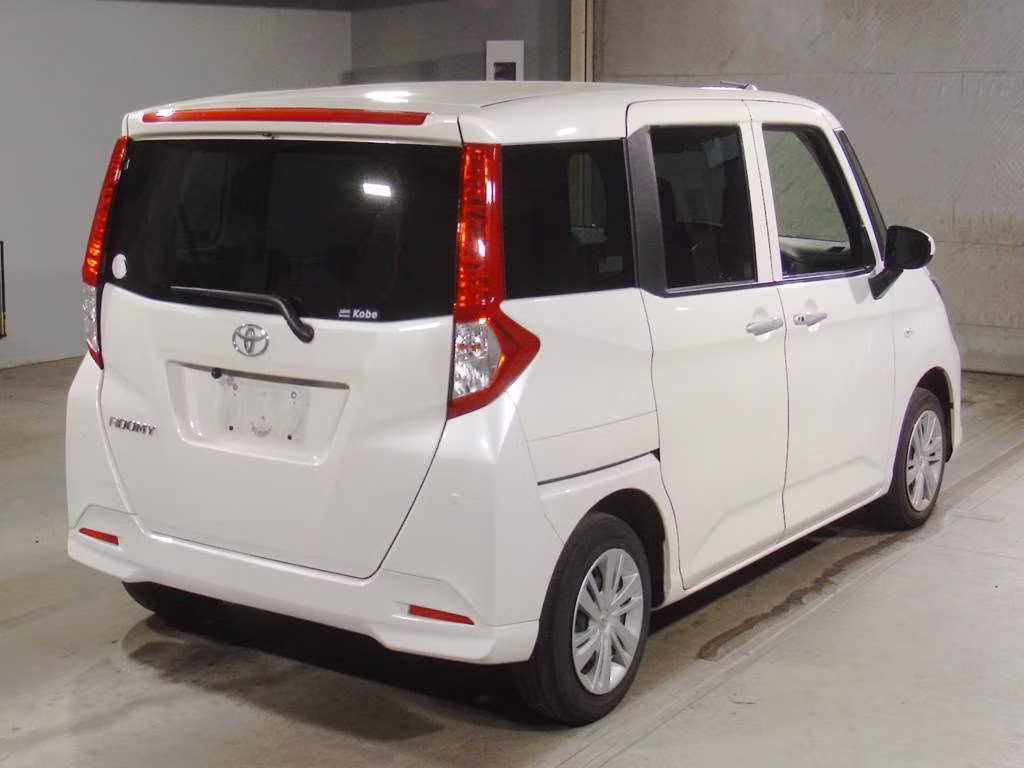 TOYOTA ROOMY