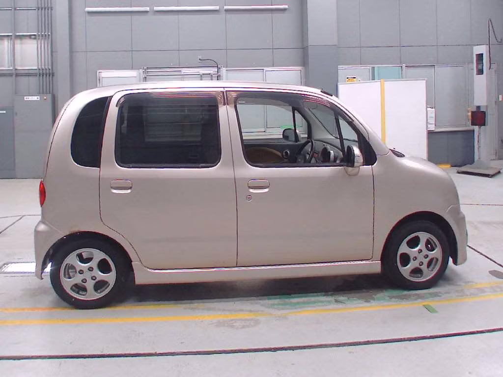 DAIHATSU MOVE LATTE