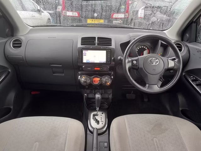 TOYOTA IST