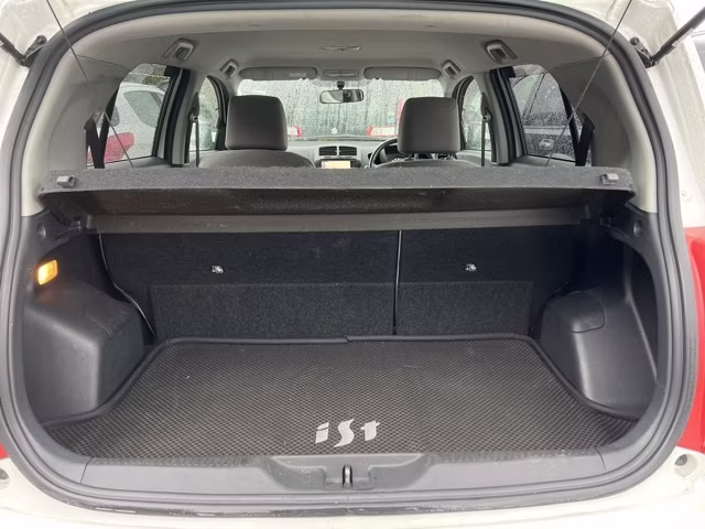 TOYOTA IST