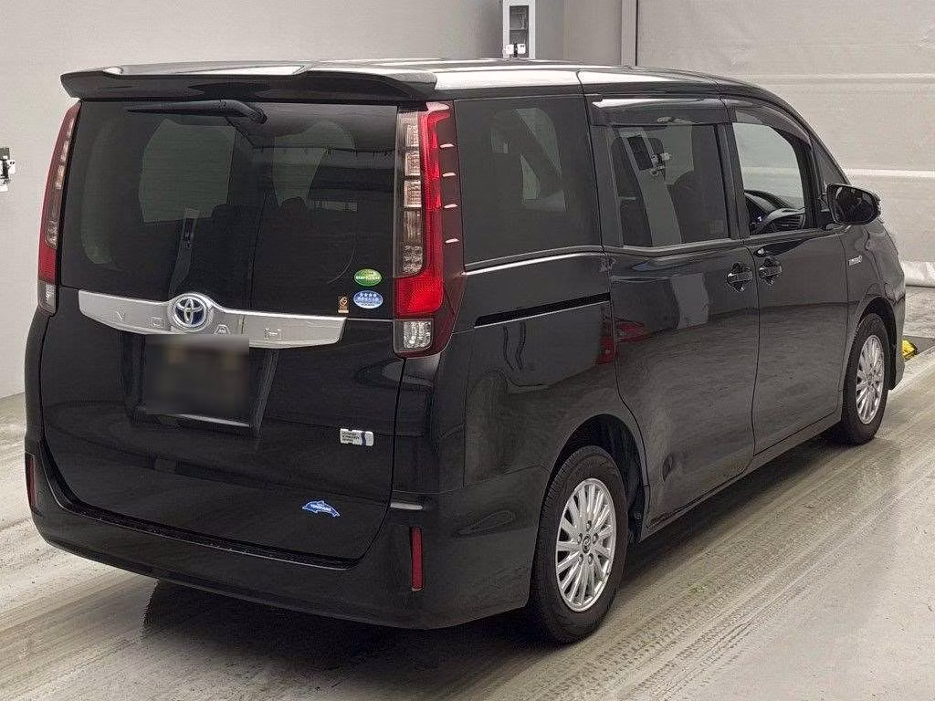 TOYOTA NOAH