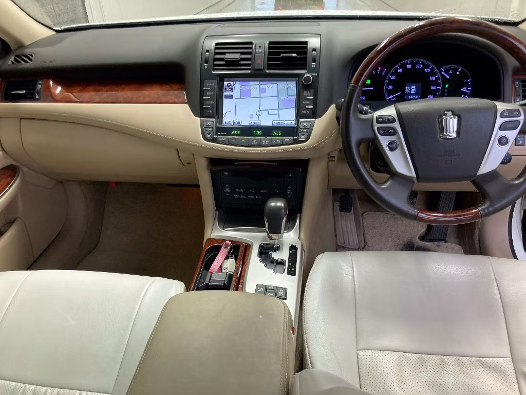TOYOTA CROWN