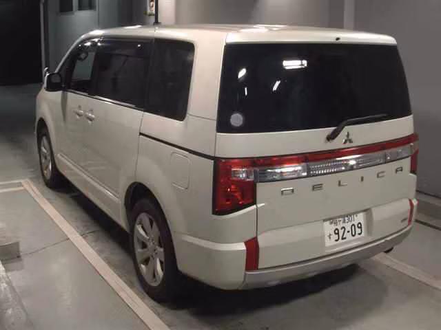 MITSUBISHI DELICA D:5