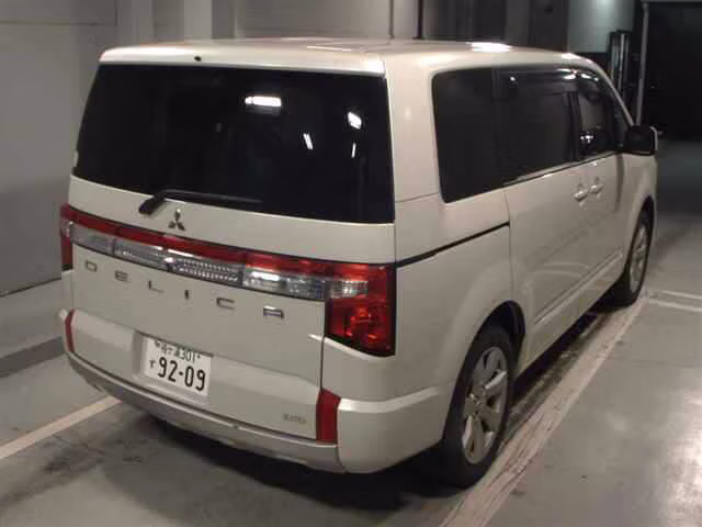 MITSUBISHI DELICA D:5