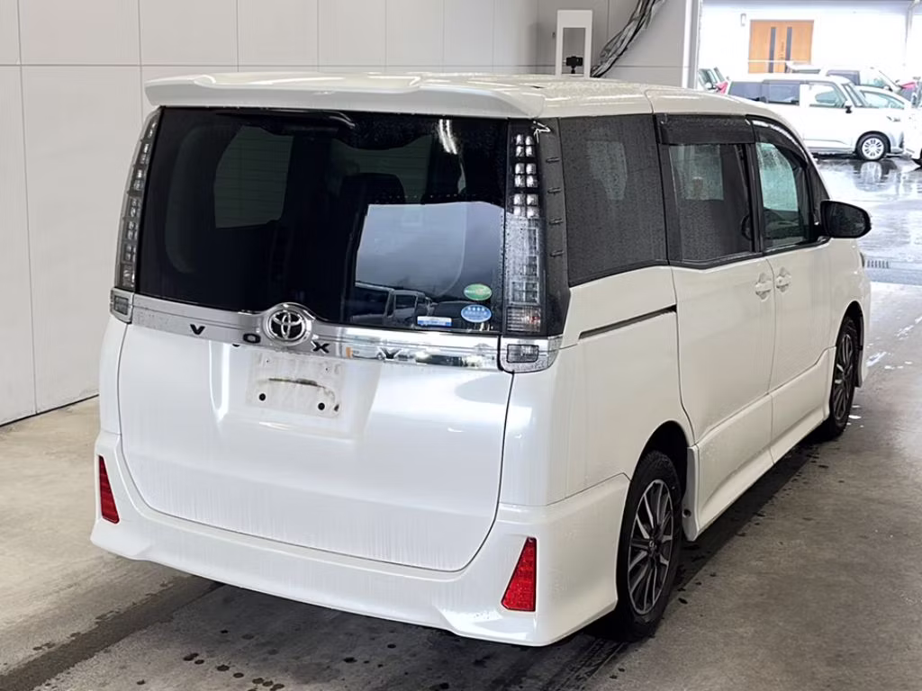 TOYOTA VOXY