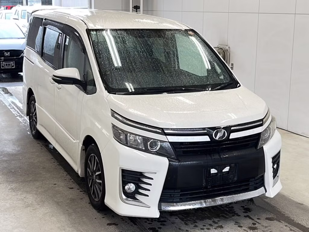 TOYOTA VOXY