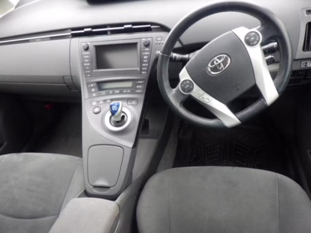TOYOTA PRIUS