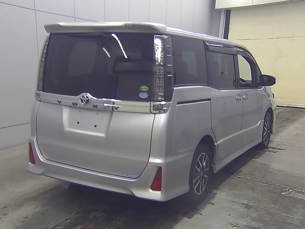 TOYOTA VOXY