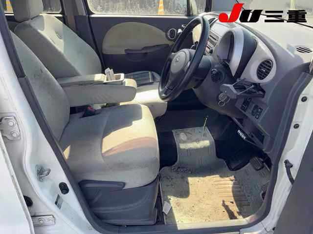 DAIHATSU MOVE LATTE