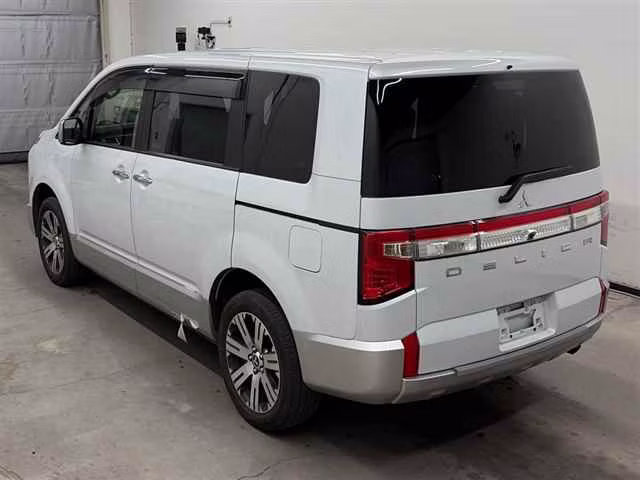 MITSUBISHI DELICA D:5