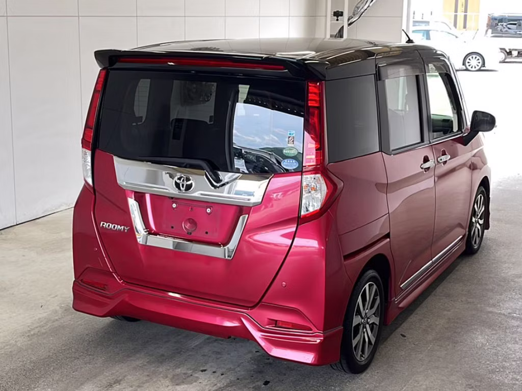TOYOTA ROOMY