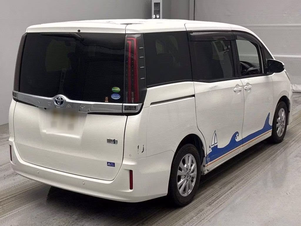 TOYOTA NOAH